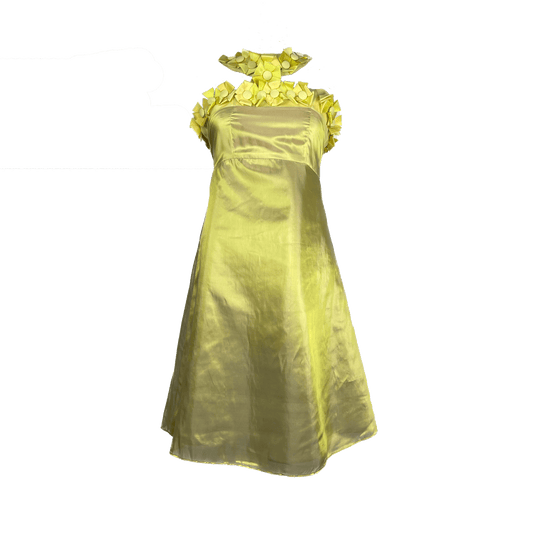 Silk dress in yellow with embroidered flower detail on the neck line