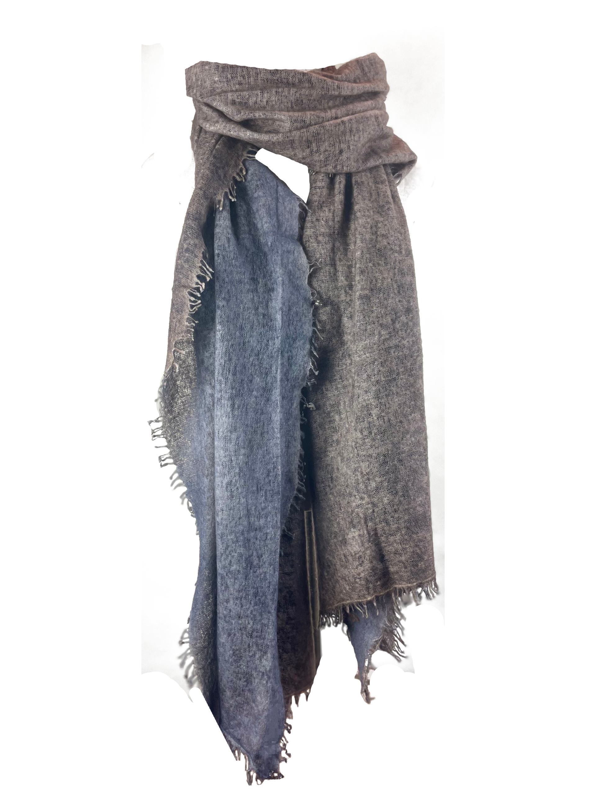 Wrapped cashmere fringed scarf in gray